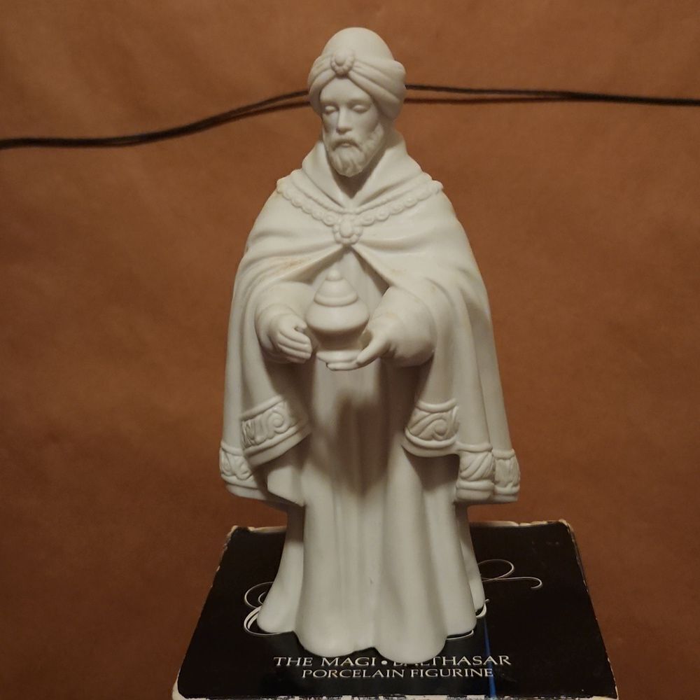 Avon 1982 Nativity Collectibles The  MAGI Balthasar Porcelain Figurine